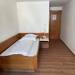Отель Jungbraeu Абенсберг